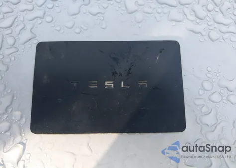 2018 Tesla Model 3 Long Range/Performance z USA, uszkodzony, nr VIN 5YJ3E1EBXJF070817